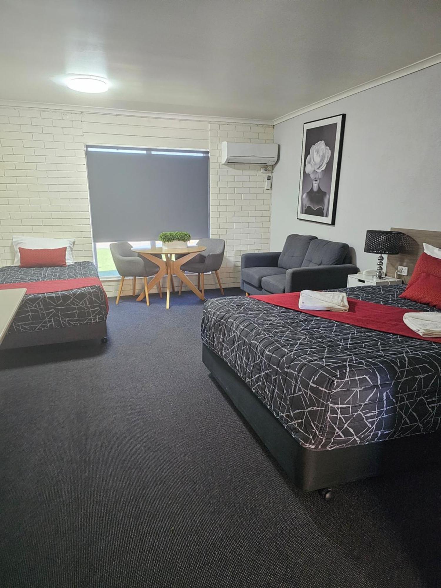 Cameo Inn Motel West Wyalong Dış mekan fotoğraf